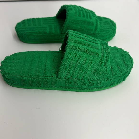 GREEN SLIDES - Picture 4 of 10